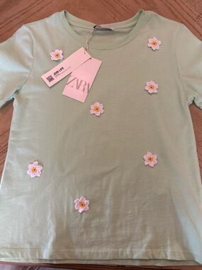 Zara Mint Green Short Sleeve Tee with White Daisy Appliqués